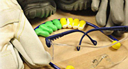 Arbeitsschutz: Handschuhe, Brille