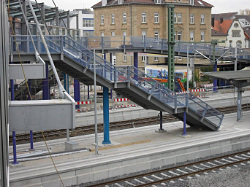 Treppenanlage mit Glasgeländer
