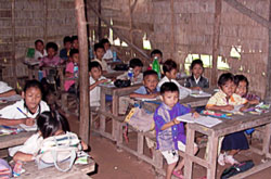 Dank Spenden können kambodschanische Kinder zur Schule gehen