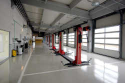 Blick in einen Auto Werkstatt